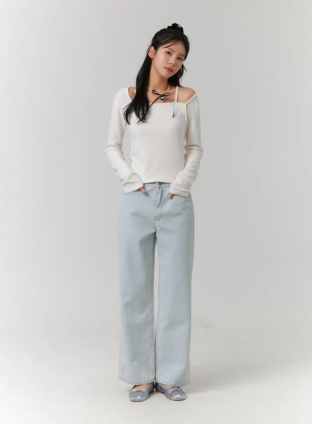 Light Washed Straight Leg Jeans OJ422